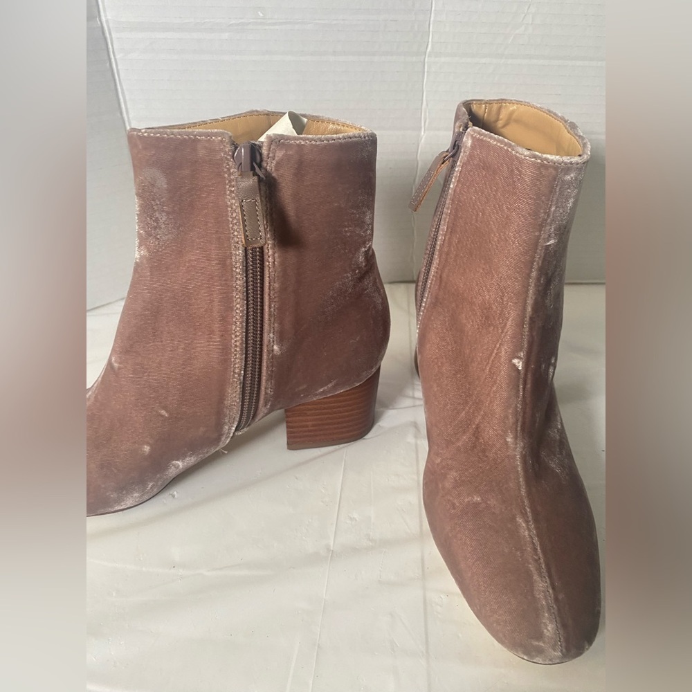 Talbots Harlow soft blush pink velvet ankle boots with block 2” heel 6.5 - Picture 4 of 9